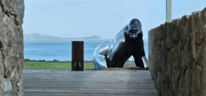Lire la suite à propos de l’article Les matériaux incontournables en sculpture monumentale : Inox, Corten, et Résine